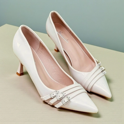 Туфли женские на каблуке искусственная лак кожа бежевые J1300-3B