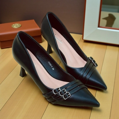 Туфли женские на каблуке искусственная кожа черные J1300-1 Туфли женские на каблуке искусственная кожа черные J1300-1