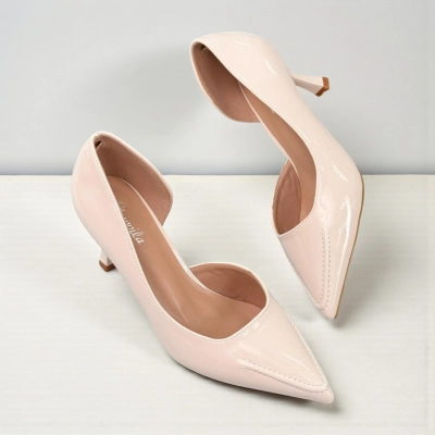 Туфли женские на каблуке искусственная лак кожа бежевые J1301-3B