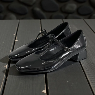 Туфли женские на каблуке искусственная лак кожа черные 11276