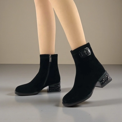 Женские зимние ботинки на каблуке W115-3 натуральная замша черные