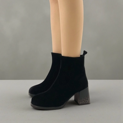 Женские зимние ботинки на каблуке W112-2 натуральная замша черные