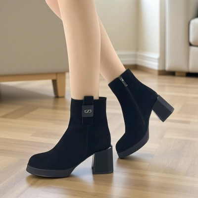 Женские зимние ботинки на каблуке W227-3 натуральная замша черные