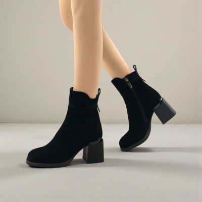 Женские зимние ботинки на каблуке W210-3 натуральная замша черные