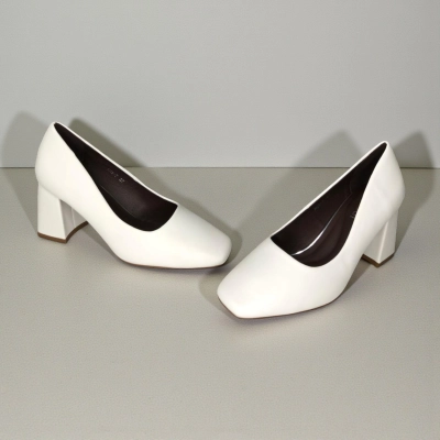 Туфли женские на каблуке искусственная кожа белые 12065 Туфли женские на каблуке искусственная кожа белые 12065