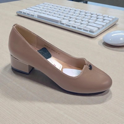 Туфли женские MOLO прессованная кожа бежевые 12457