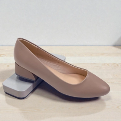 Туфли женские MOLO прессованная кожа бежевые 12460