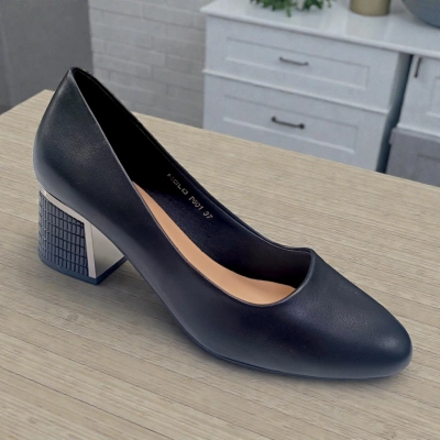 Туфли женские MOLO прессованная кожа черные 12463