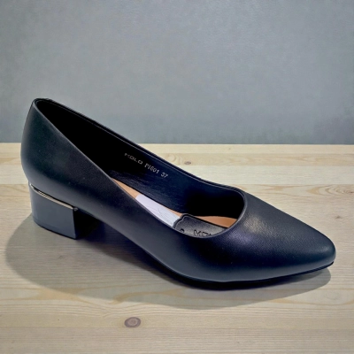 Туфли женские MOLO прессованная кожа черные 12479