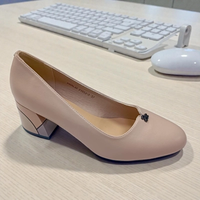 Туфли женские MOLO прессованная кожа бежевые 12490