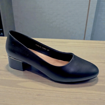 Туфли женские MOLO прессованная кожа черные 12491