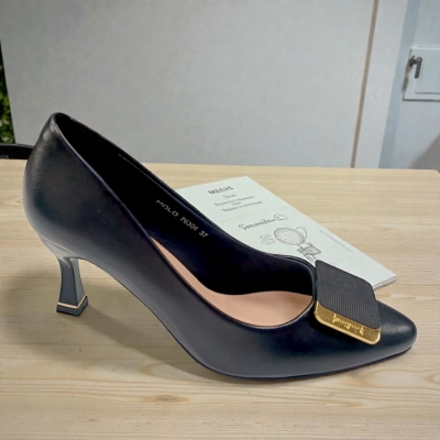 Туфли женские MOLO прессованная кожа черные 1250