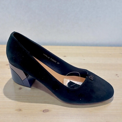 Туфли женские MOLO прессованная замша черные 12507