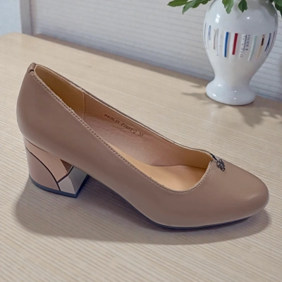 Туфли женские MOLO прессованная кожа бежевые 12510