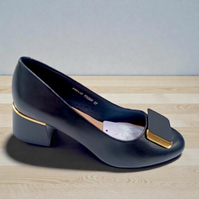 Туфли женские MOLO прессованная кожа черные 12515