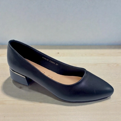 Туфли женские MOLO прессованная кожа черные 12525