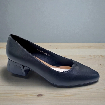 Туфли женские MOLO прессованная кожа черные 12531