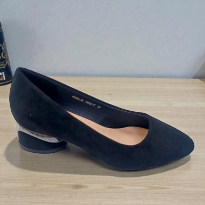 Туфли женские MOLO прессованная замша черные 12539