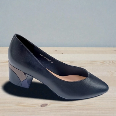 Туфли женские MOLO прессованная кожа черные 12556