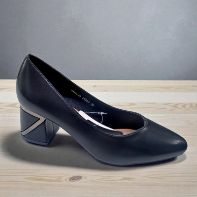 Туфли женские MOLO прессованная кожа черные 12558