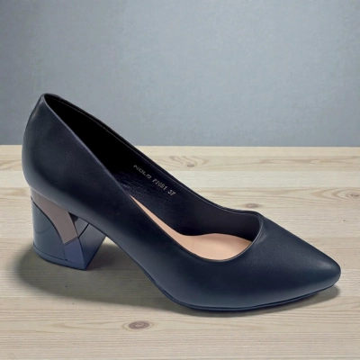 Туфли женские MOLO прессованная кожа черные 12559