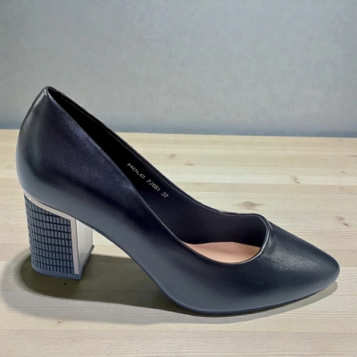 Туфли женские MOLO прессованная кожа черные 12561