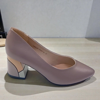 Туфли женские MOLO прессованная кожа капучино 12568