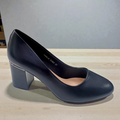 Туфли женские MOLO прессованная кожа черные 12574 Туфли женские MOLO прессованная кожа черные 12574