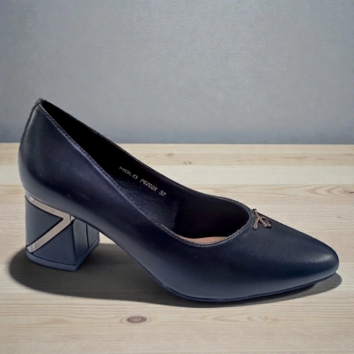 Туфли женские MOLO прессованная кожа черные 12582