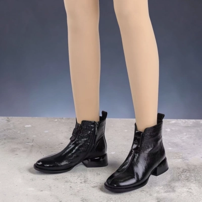 Полусапоги женские натуральная лак кожа черные K502-2 Полусапоги женские натуральная лак кожа черные K502-2